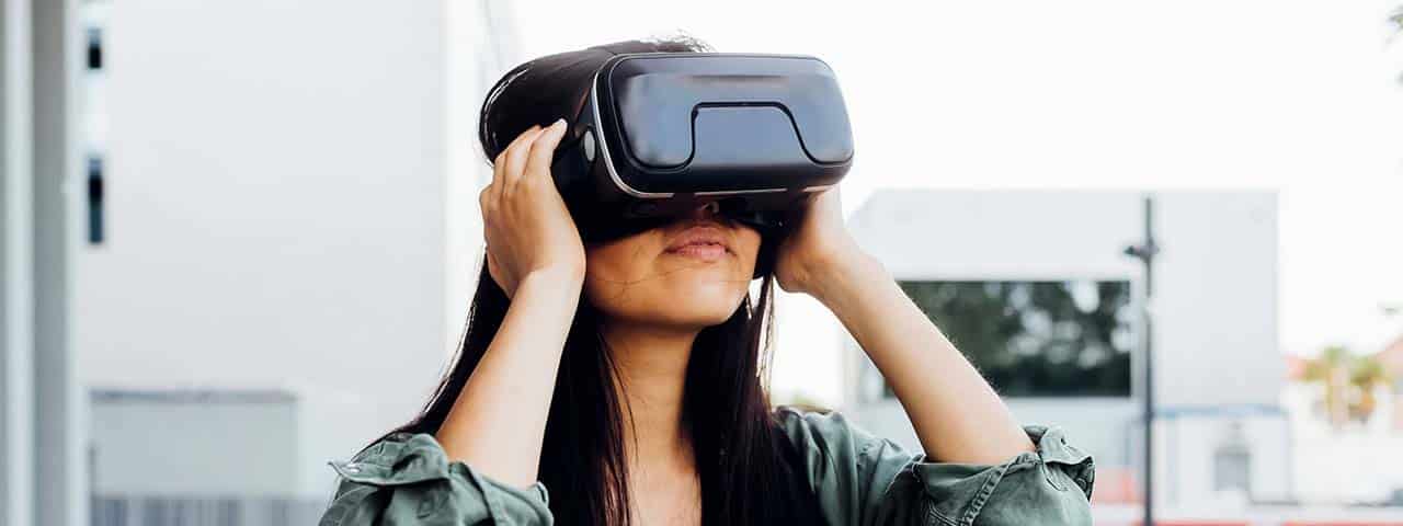Emerging E-commerce Trends: AR, VR, and the Metaverse